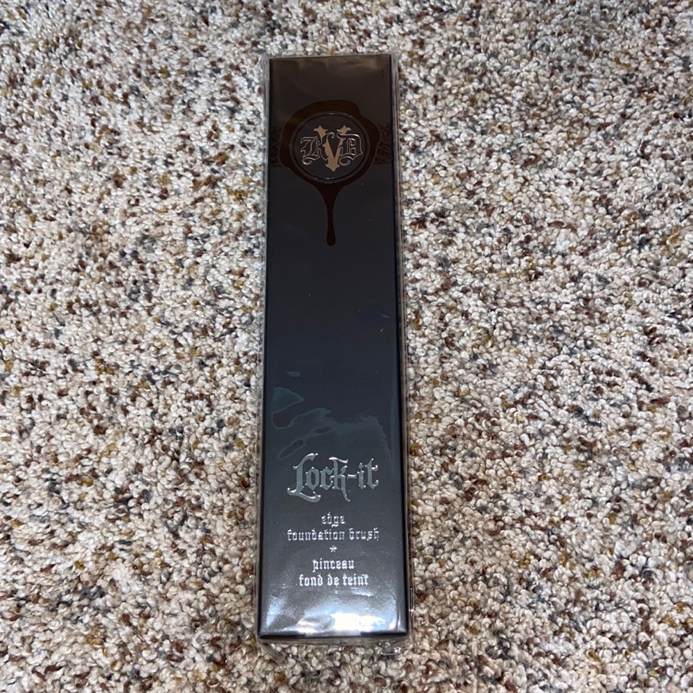 KVD Lock It Foundation Brush